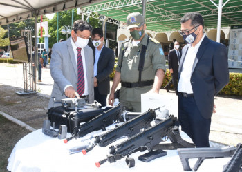 Governador entrega equipamentos para a Polícia Militar e anuncia concurso público